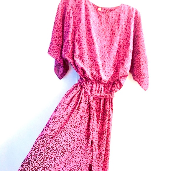 🎊Host Pick📿VOGUE Runway Pink:Black Speckled Kimono Sleeves Midi Runway Dress - Picture 16 of 16